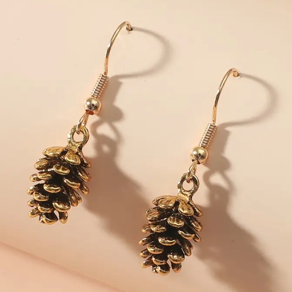 🎁 Pinecone Drop Earrings, NWT